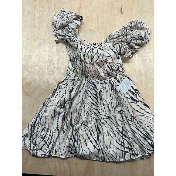 Socialite Abstract Print Off Shouldar Mini Dress Smock Back New! $118 Rayon Mini - Picture 4 of 8